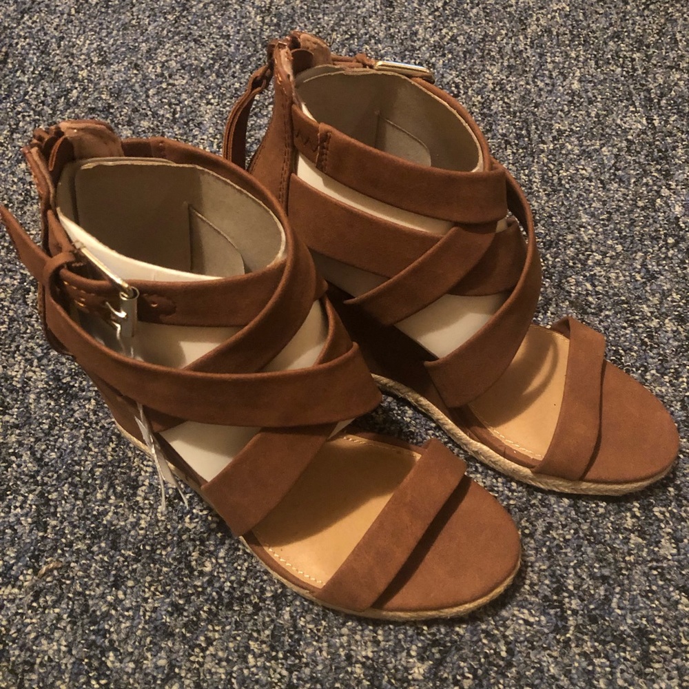 ☀️Strapped Wedges☀️